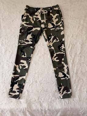 PacSun Woodland Camo Slim Zip Ankle Cargo Pants Medium